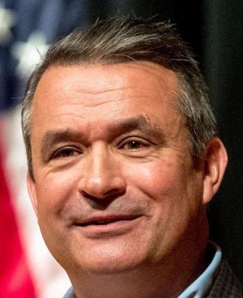 Rep. Don Bacon Taza Derechos de armas Dinero